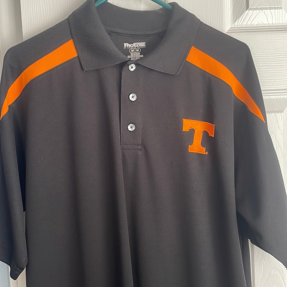 Mens Tennessee logo collard shirt. Medium